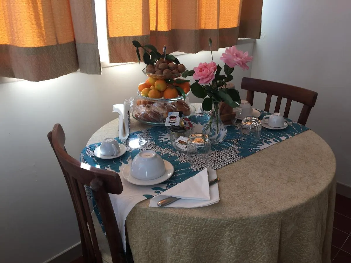 La Casa Di Emanuella - Rooms & International Suites Bari Couette-café