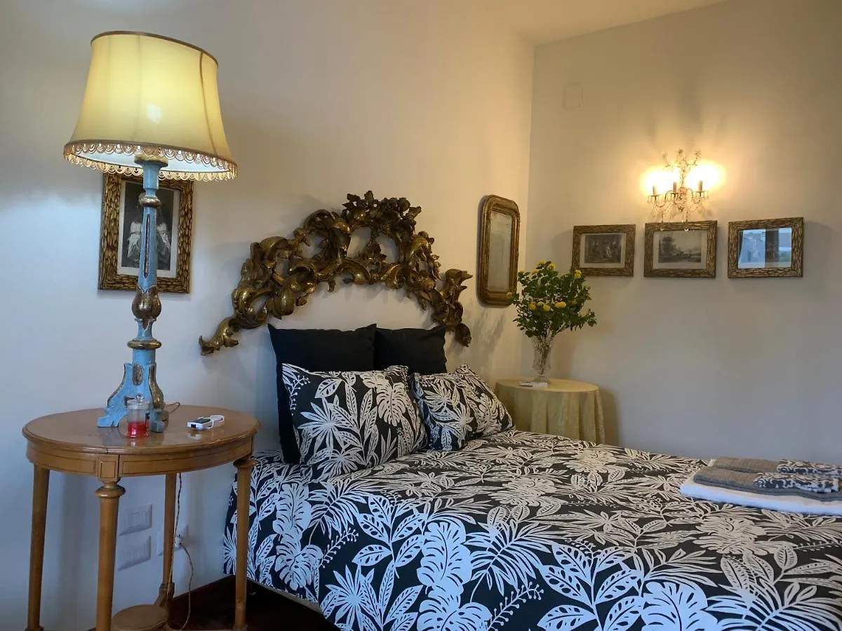 La Casa Di Emanuella - Rooms & International Suites Bari 0*,